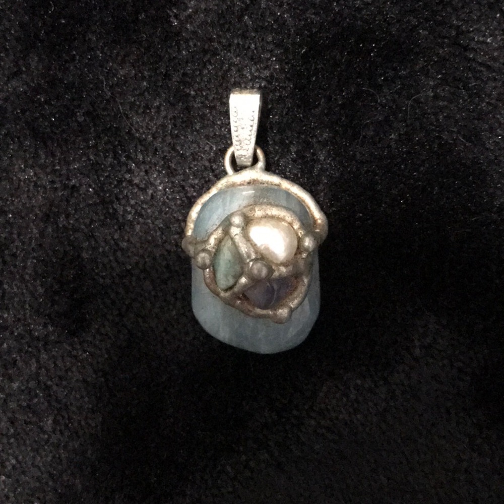 Gemstone pendant